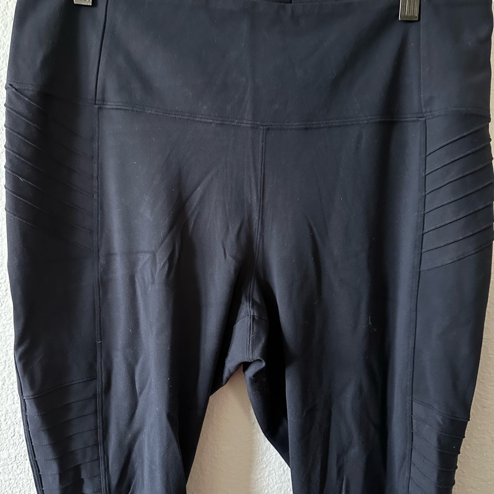 Athleta women's Black High-Waist Athletic Leggings size 1X/ NWOT B196 - Picture 2 of 5